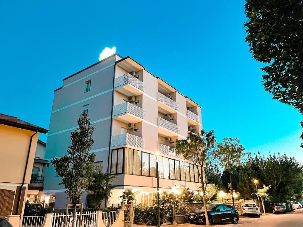 Hotel Sara*** Cesenatico Kültér fotó