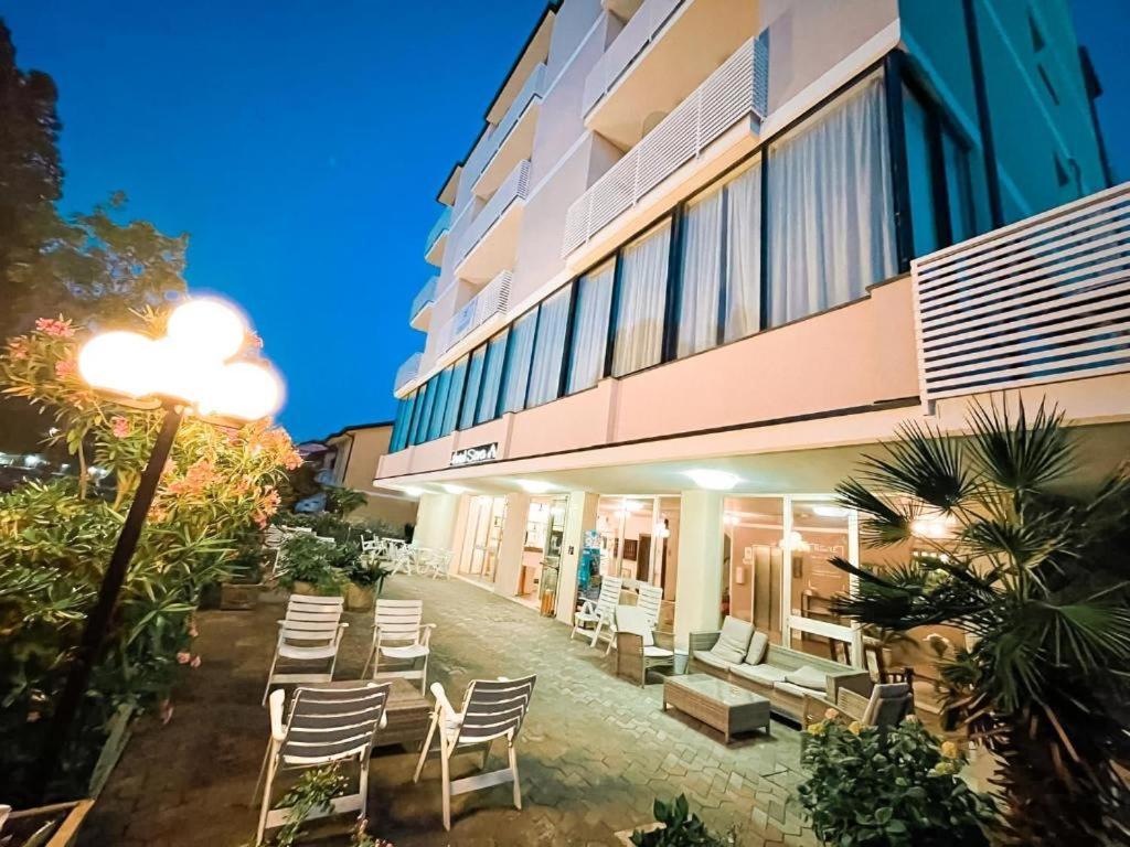 Hotel Sara*** Cesenatico Kültér fotó