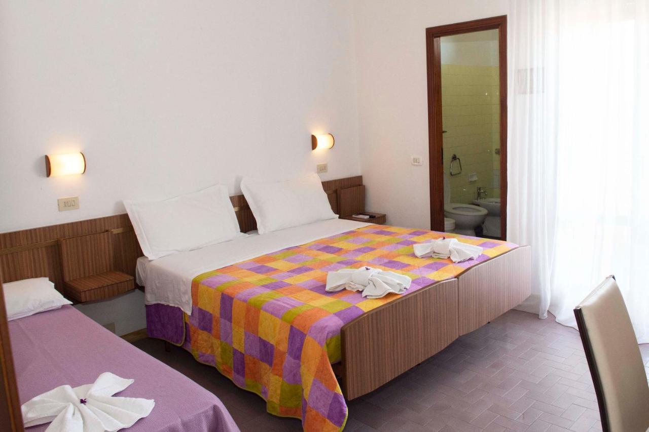 Hotel Sara*** Cesenatico Kültér fotó