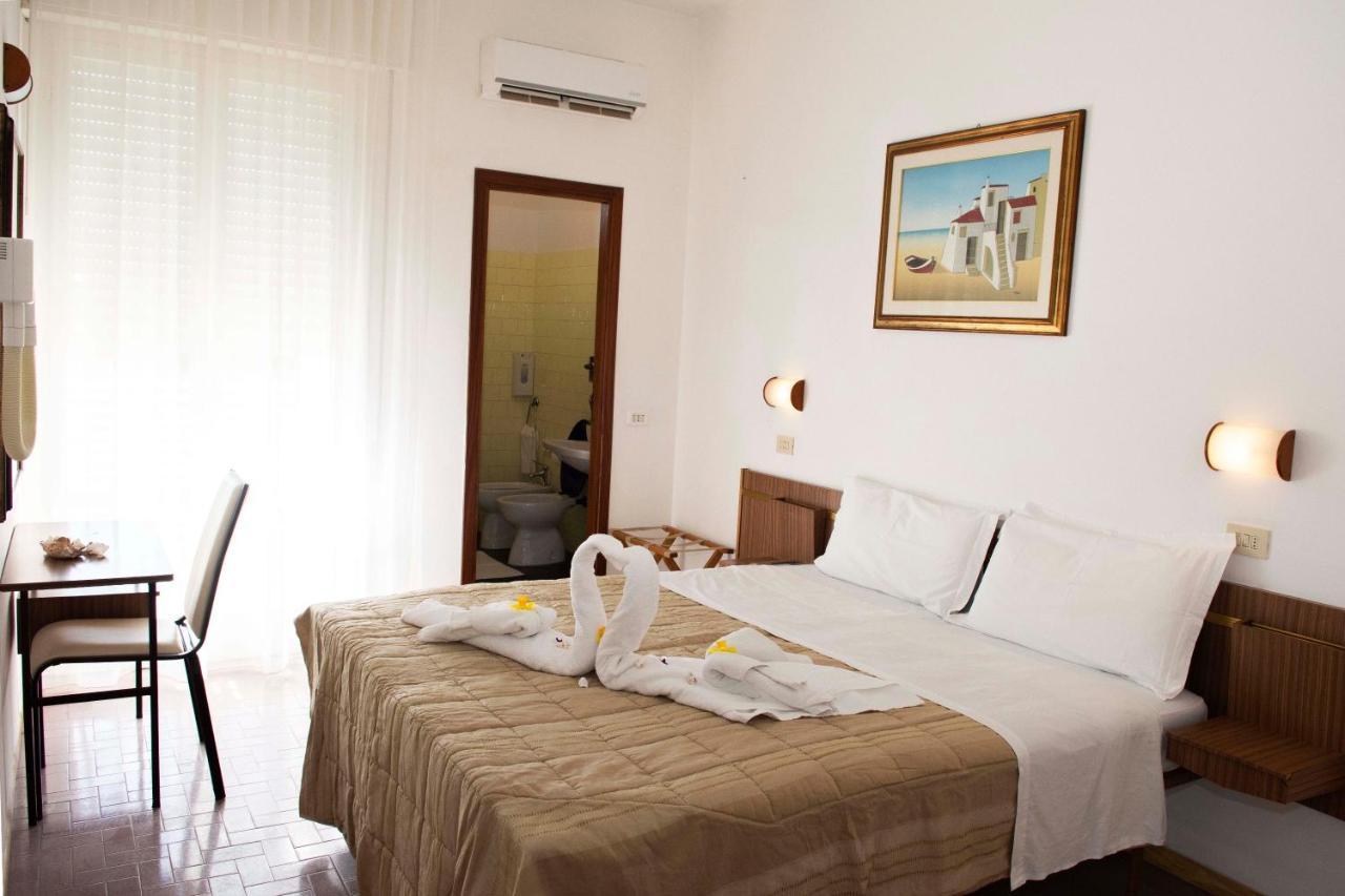 Hotel Sara*** Cesenatico Kültér fotó