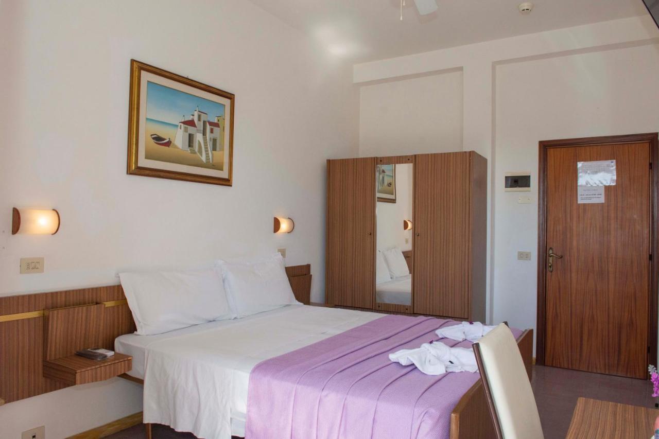 Hotel Sara*** Cesenatico Kültér fotó