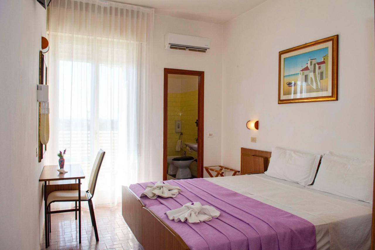 Hotel Sara*** Cesenatico Kültér fotó
