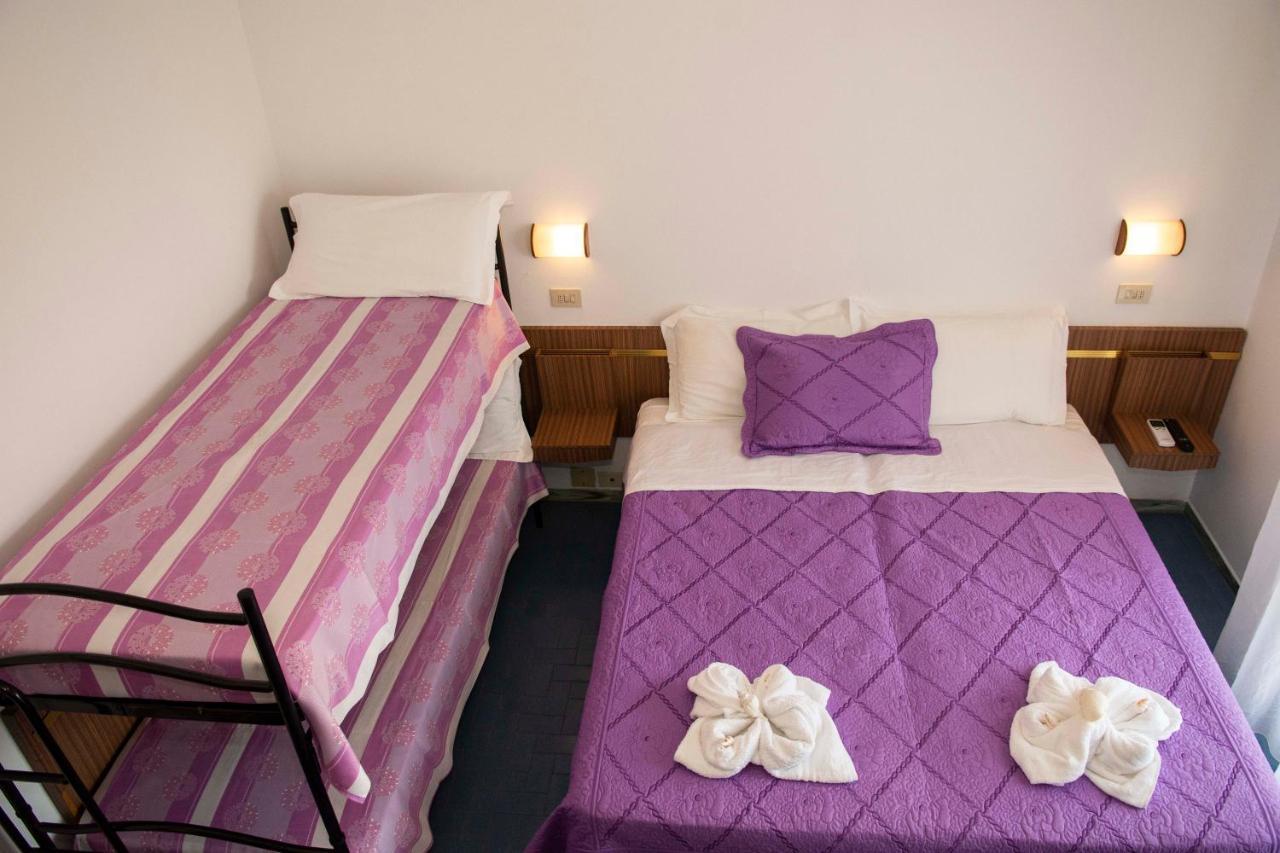 Hotel Sara*** Cesenatico Kültér fotó