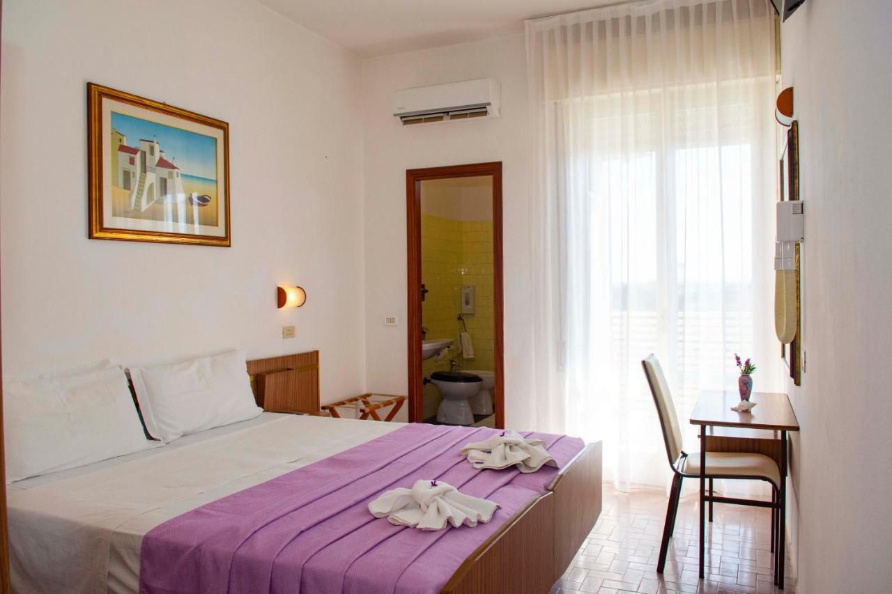 Hotel Sara*** Cesenatico Kültér fotó