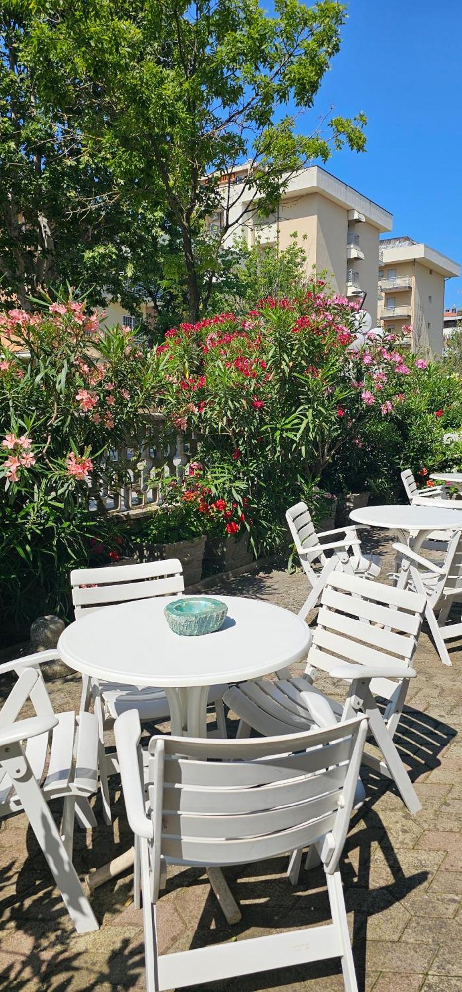 Hotel Sara*** Cesenatico Kültér fotó