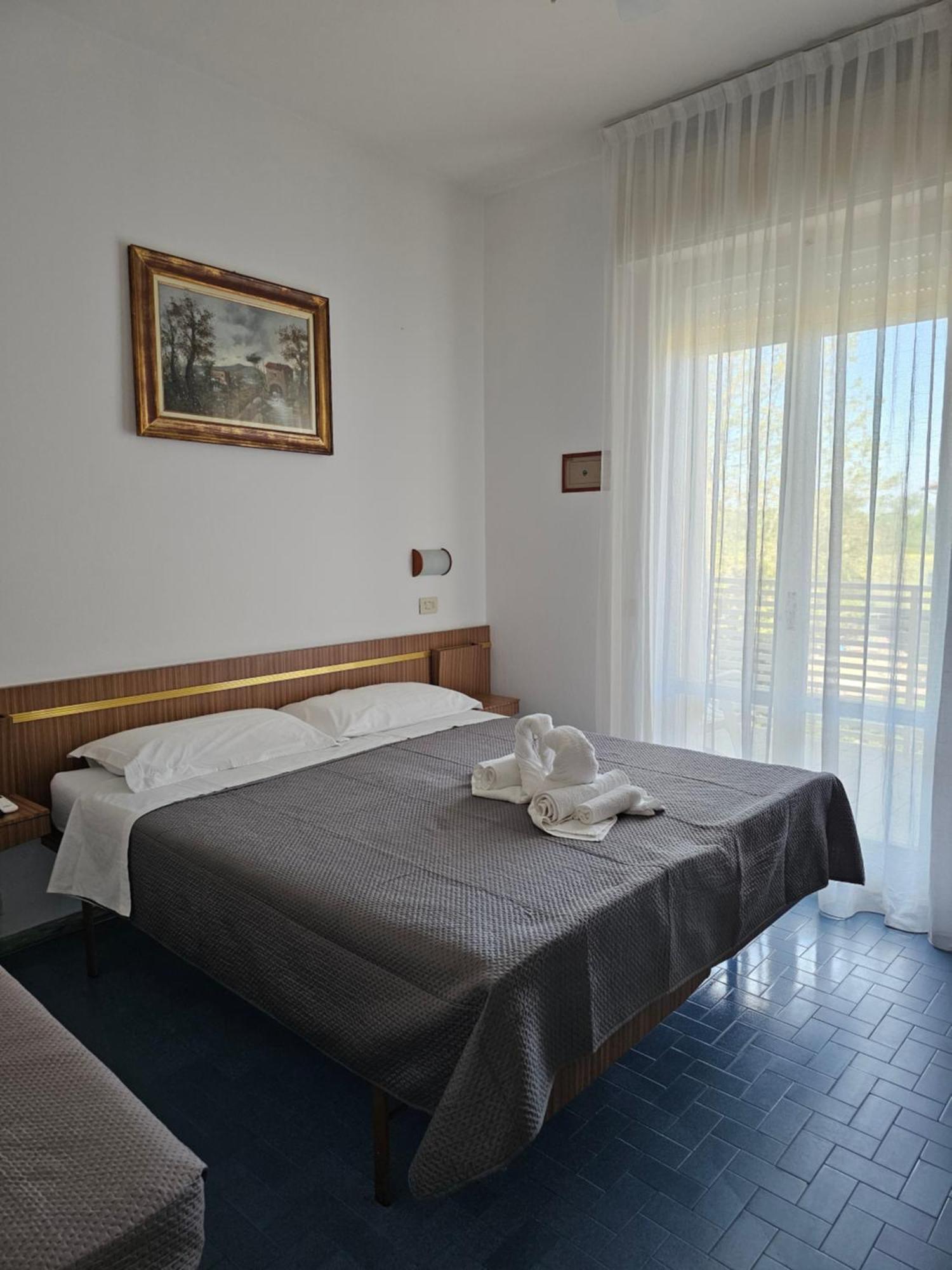 Hotel Sara*** Cesenatico Kültér fotó
