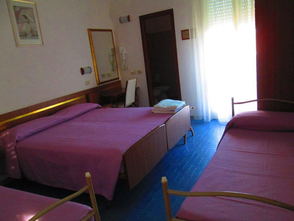 Hotel Sara*** Cesenatico Kültér fotó