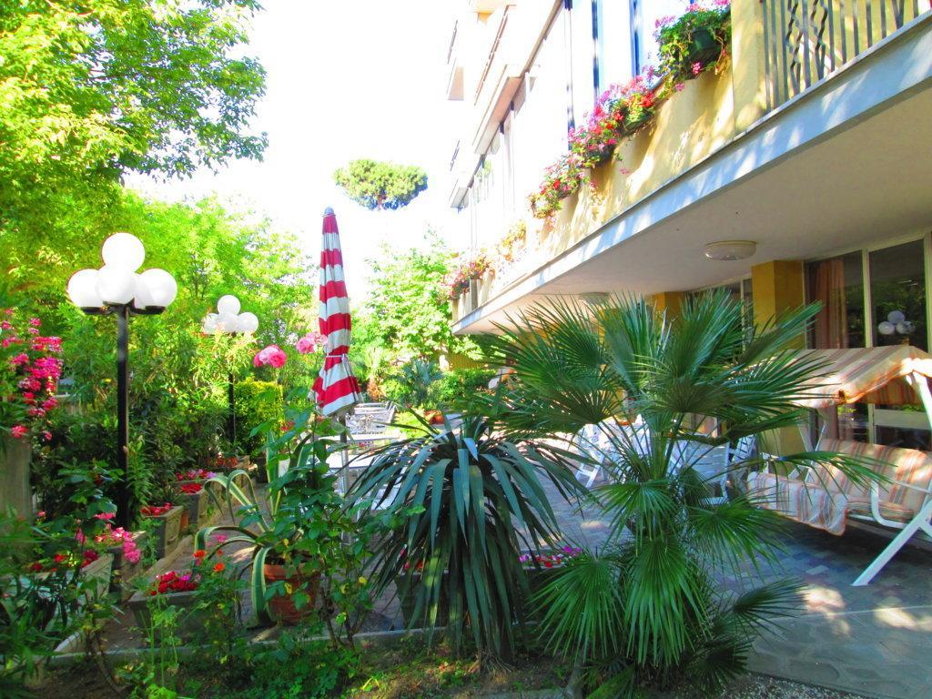 Hotel Sara*** Cesenatico Kültér fotó