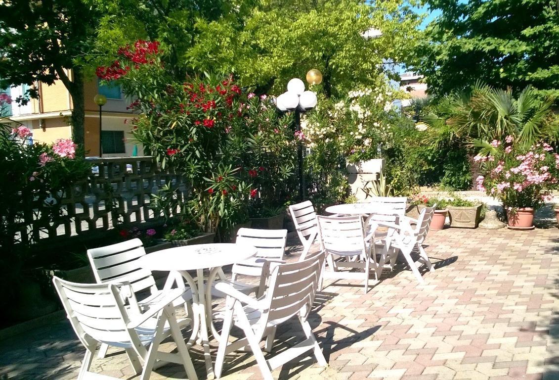 Hotel Sara*** Cesenatico Kültér fotó