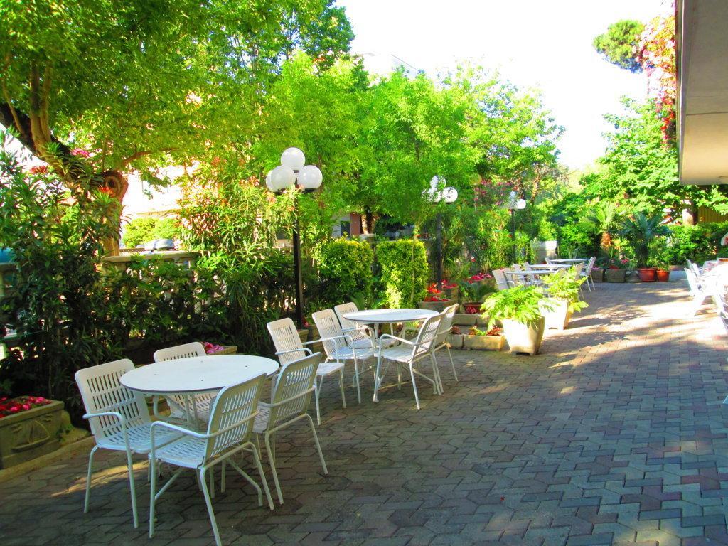 Hotel Sara*** Cesenatico Kültér fotó