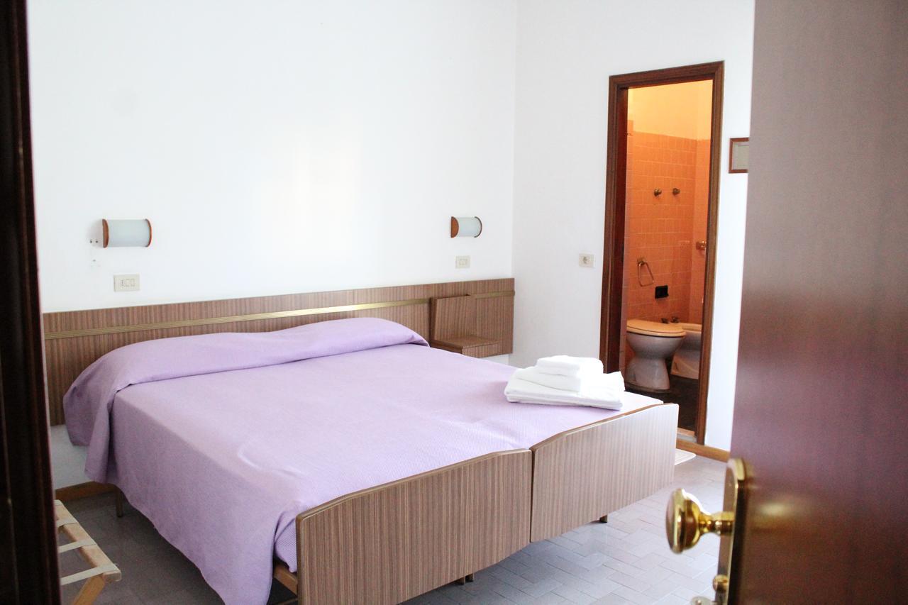Hotel Sara*** Cesenatico Kültér fotó