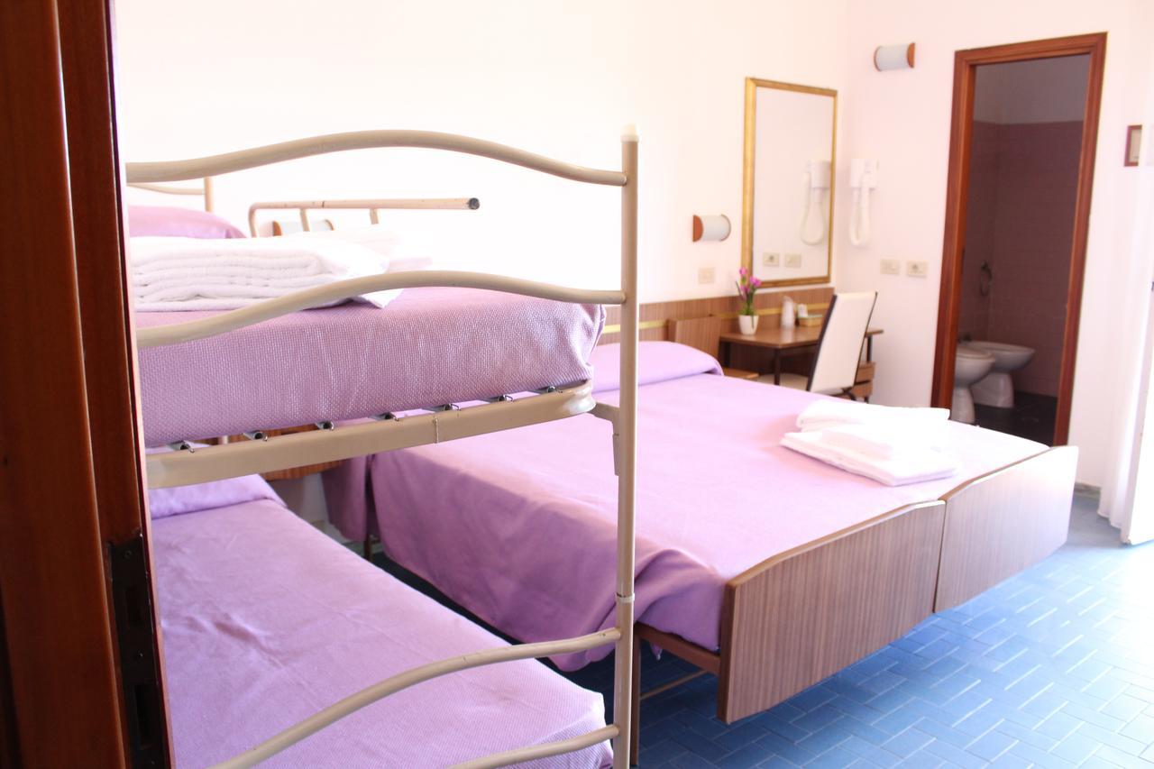 Hotel Sara*** Cesenatico Kültér fotó