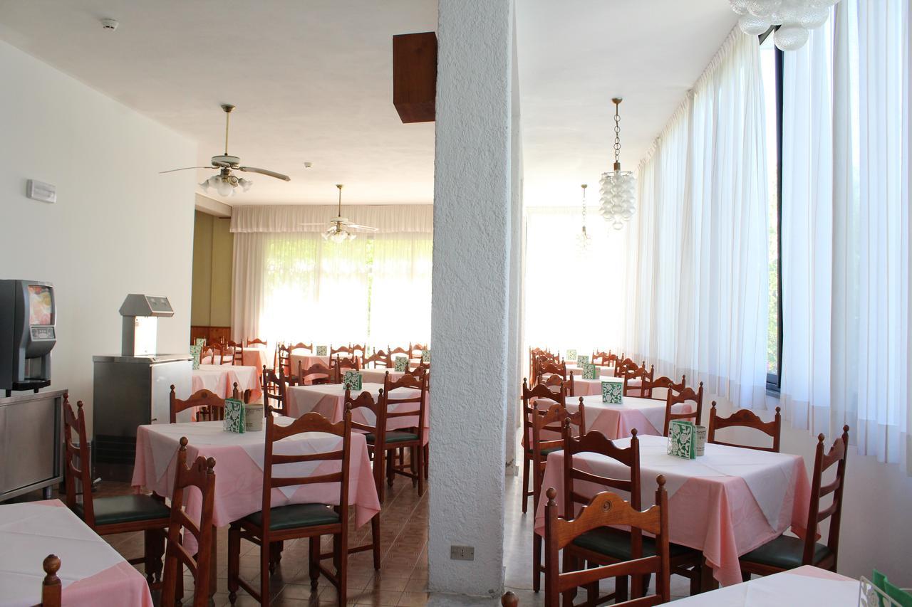 Hotel Sara*** Cesenatico Kültér fotó