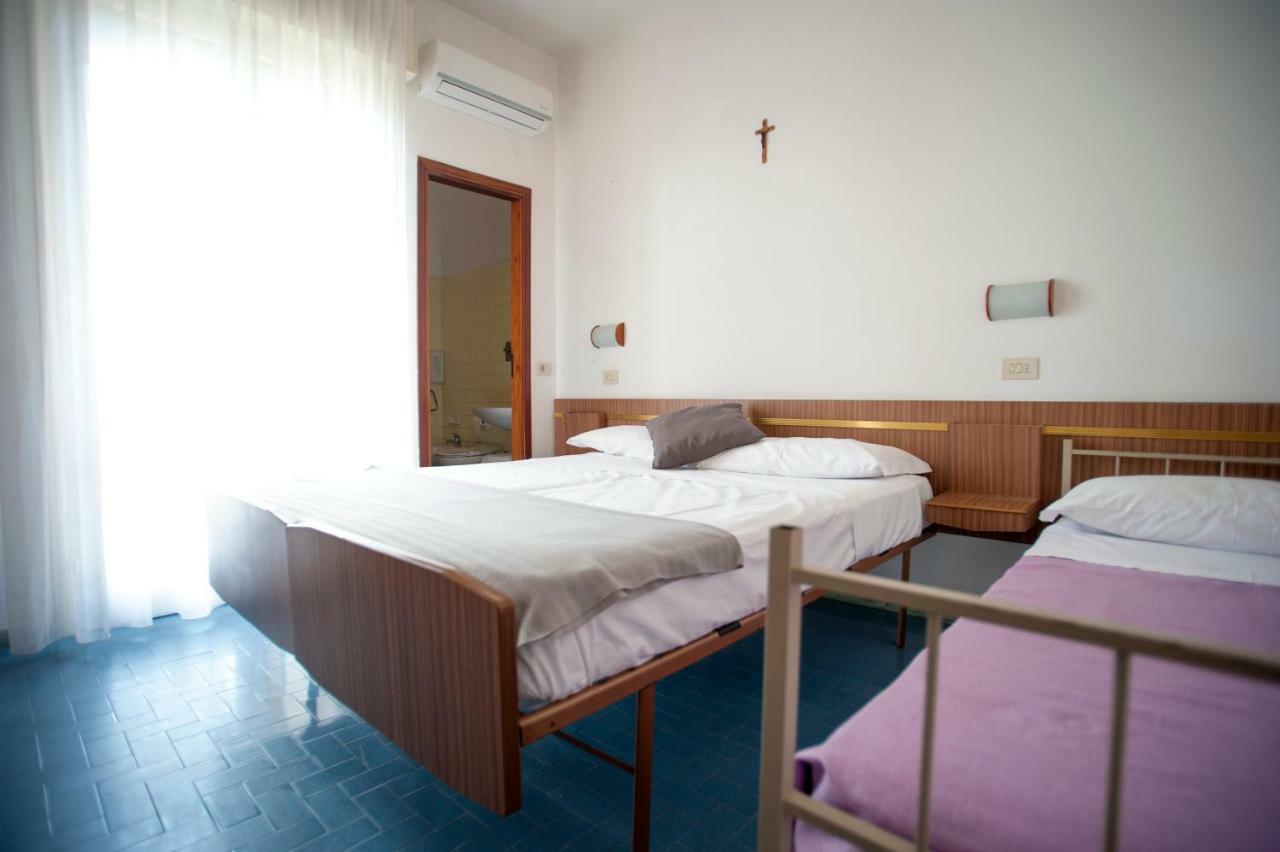 Hotel Sara*** Cesenatico Kültér fotó