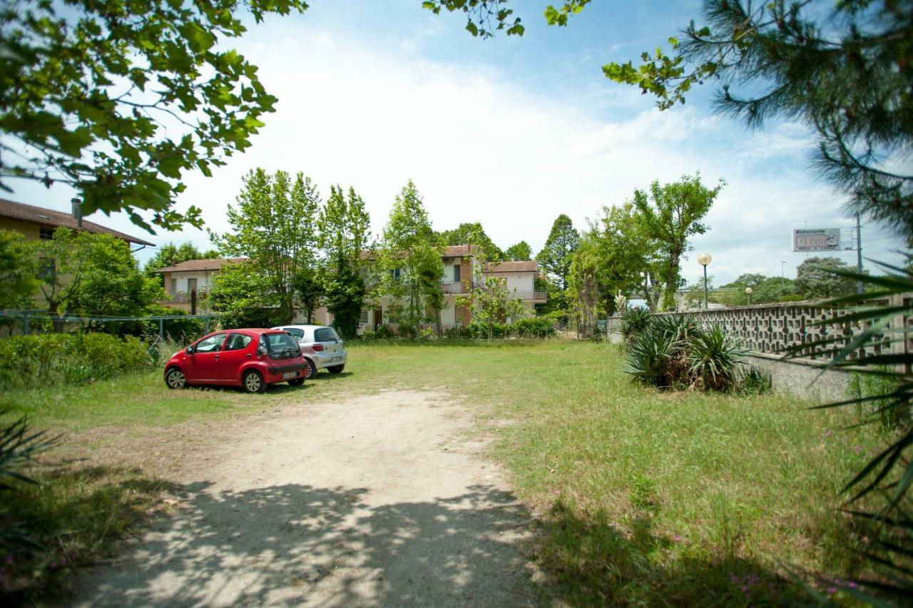 Hotel Sara*** Cesenatico Kültér fotó
