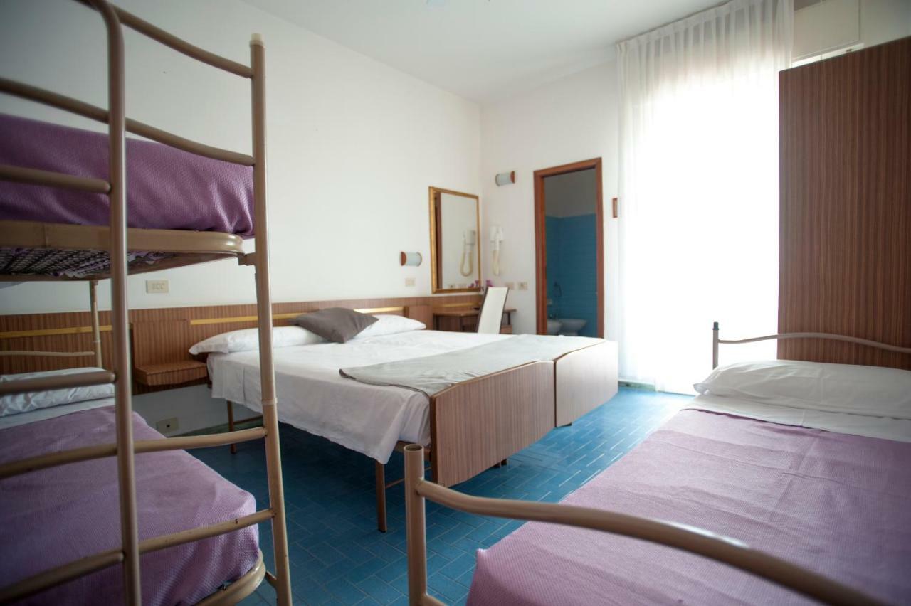 Hotel Sara*** Cesenatico Kültér fotó