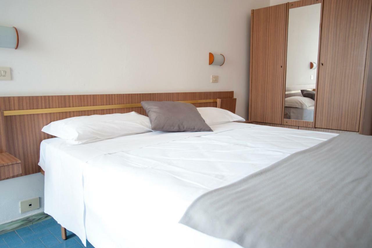 Hotel Sara*** Cesenatico Kültér fotó