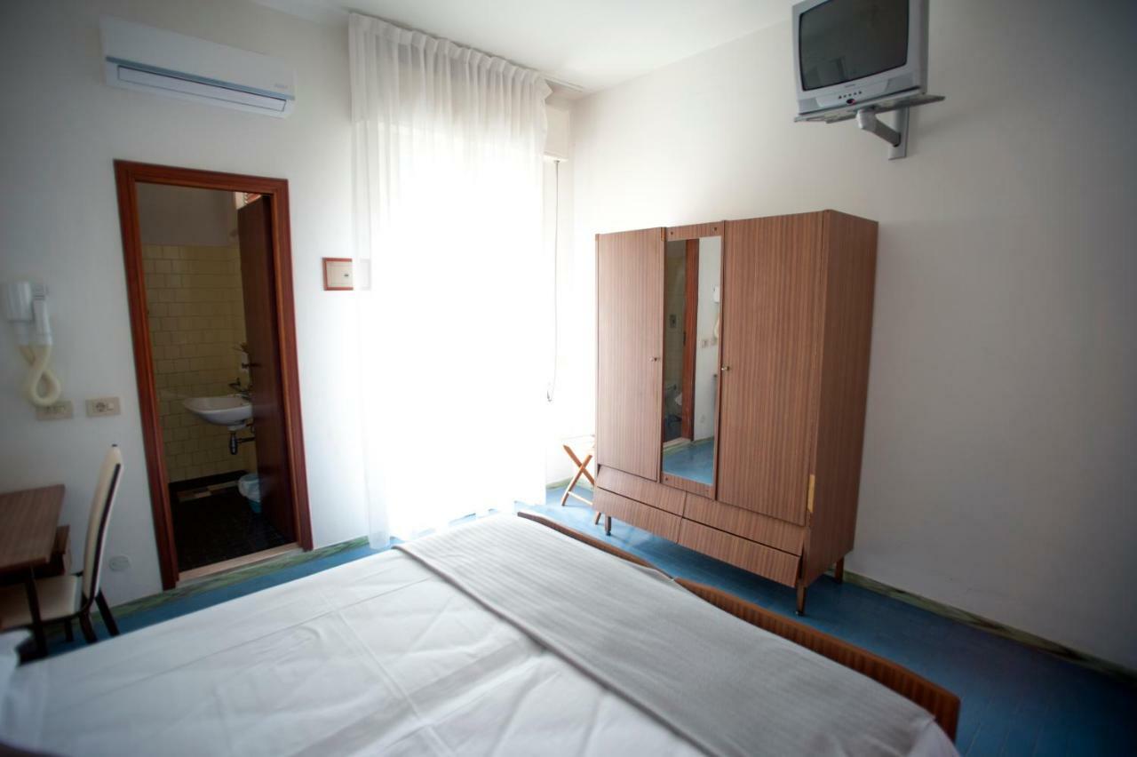 Hotel Sara*** Cesenatico Kültér fotó