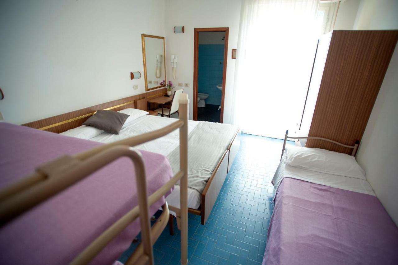 Hotel Sara*** Cesenatico Kültér fotó